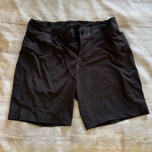 LULULEMON Black Men Casual Shorts, Size 34